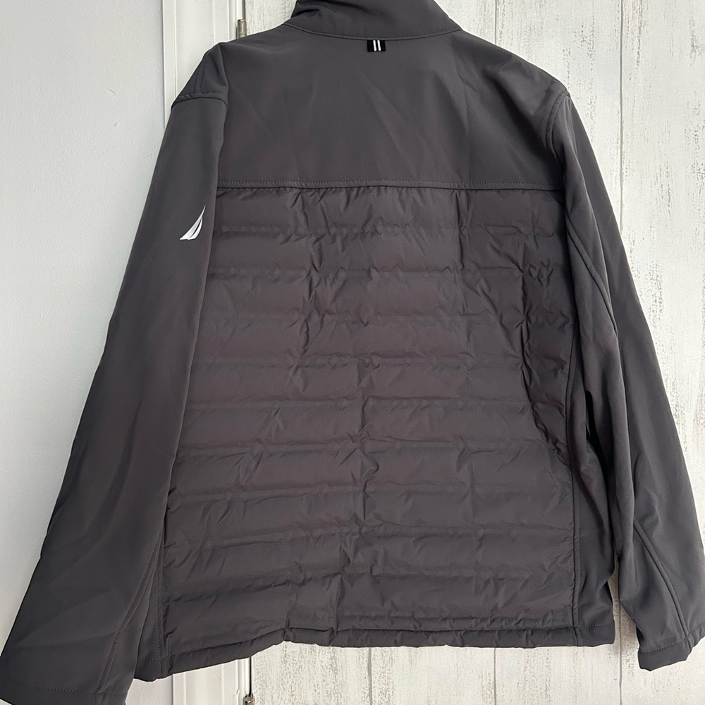 NWT Nautica Men's Gray Puffer Jacket with Faux Fur Lining - Picture 3 of 5